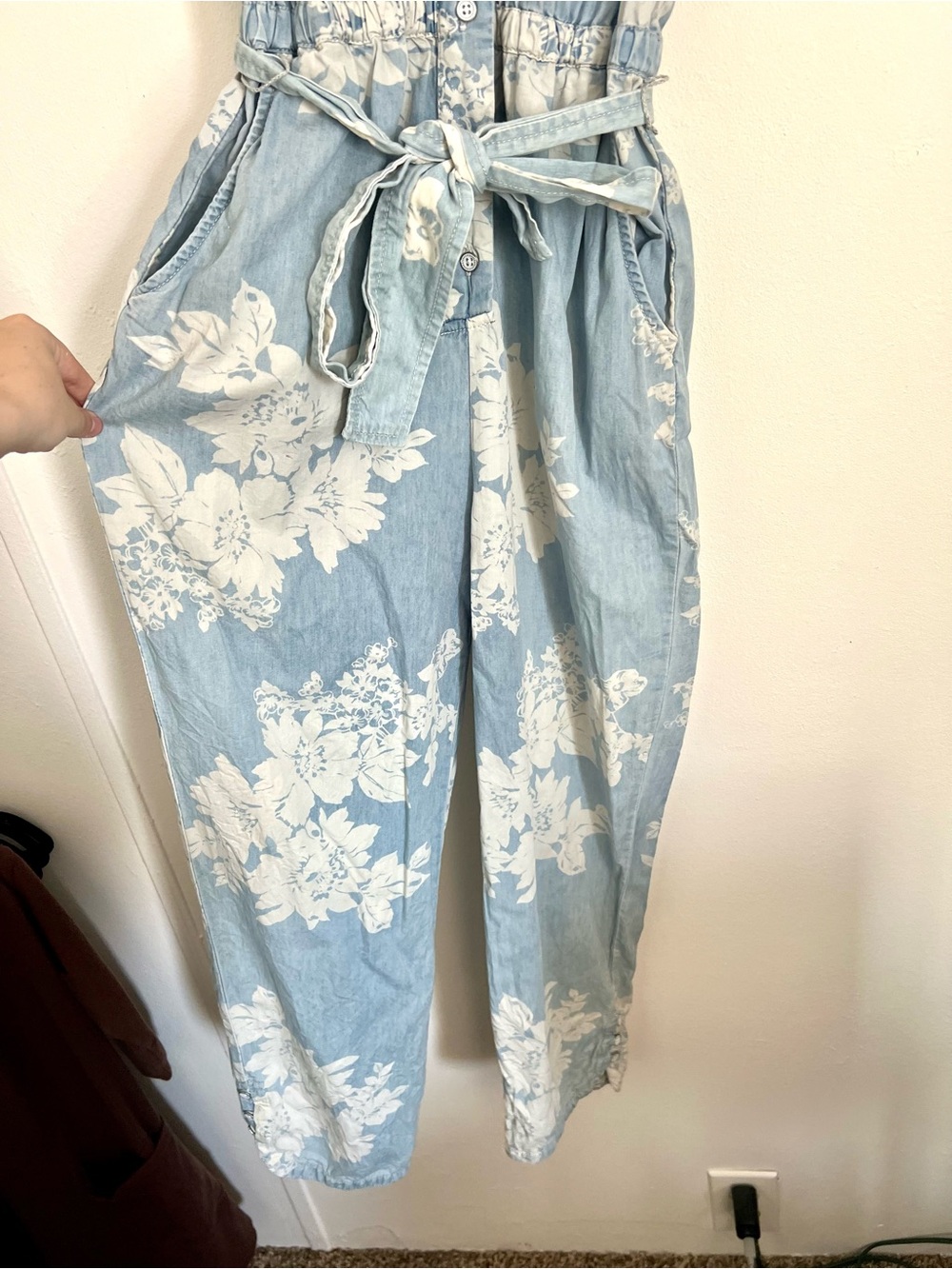 Pilcro Anthropologie Chambray Floral Jumpsuit XS Blue White Tie Waist Cropped - Picture 4 of 8